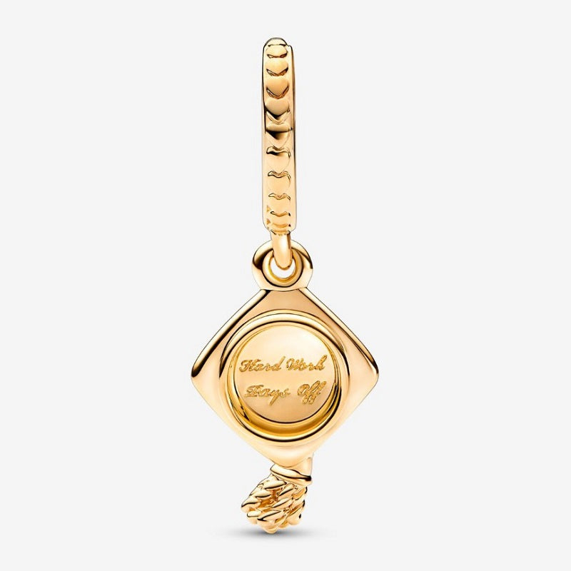 Charm colgante con toque de graduación