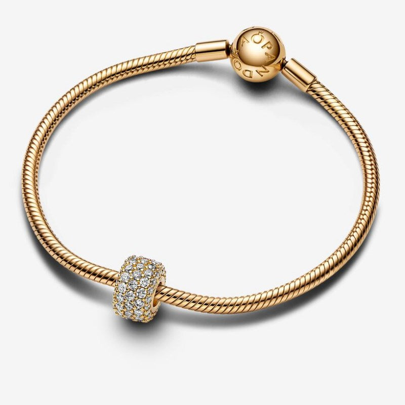 Charm con triple banda de pavé