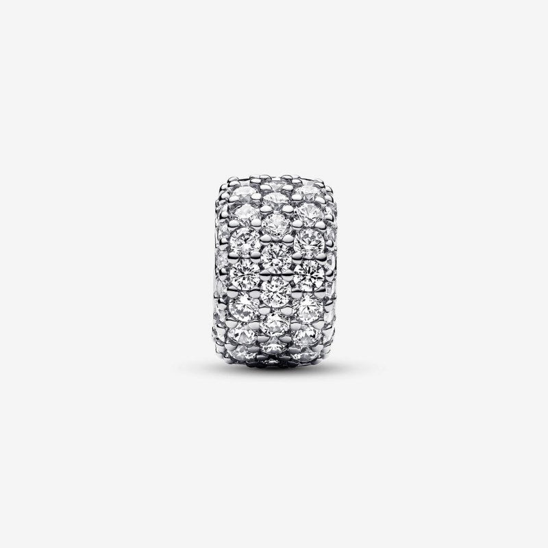 Charm con triple banda de pavé