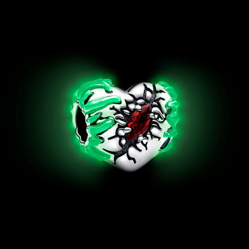 Charm Stranger Things, Cuore che si illumina al buio