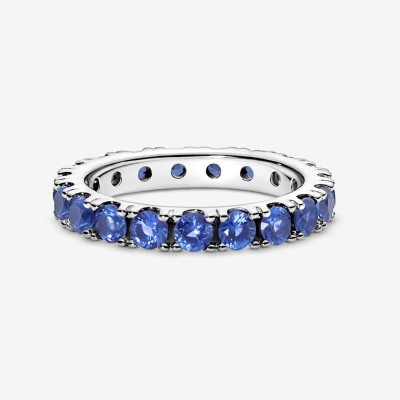 Anillo de banda azul brillante