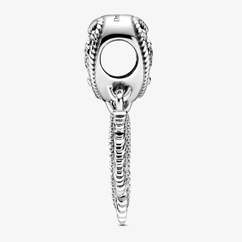 Charm atrapasueños con tres plumas y corazón calado