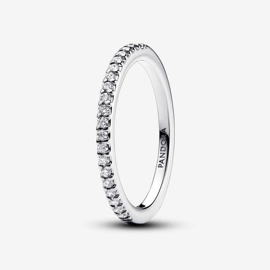 Pavè ring with thin band