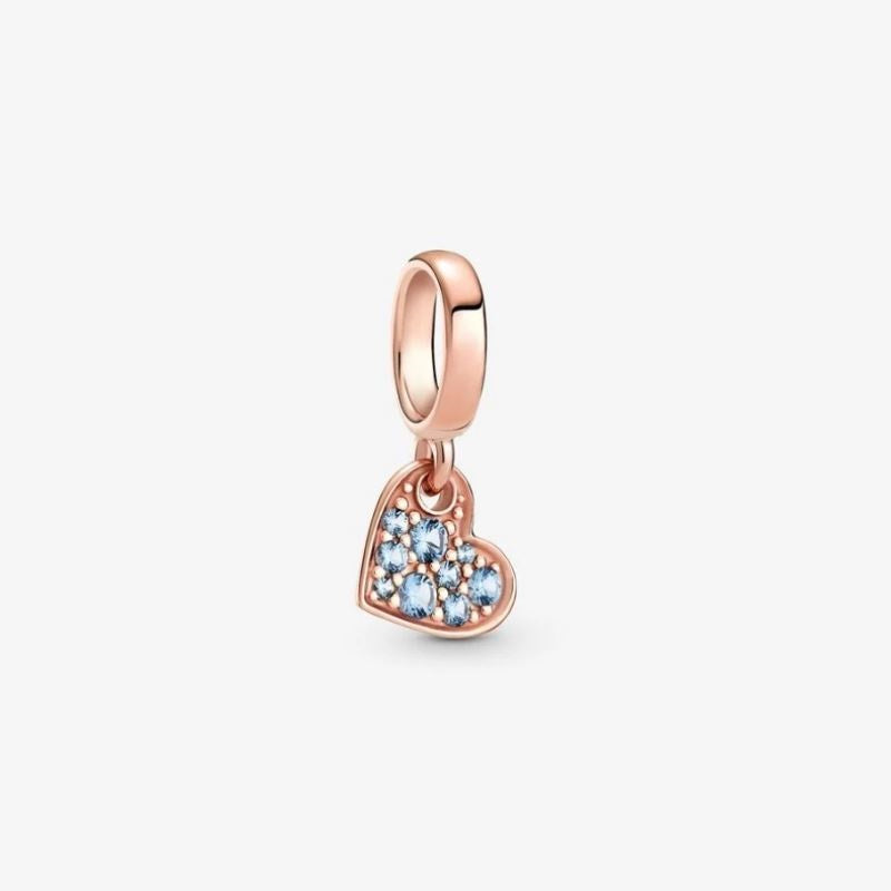 Charm colgante corazón oblicuo con pavé azul claro